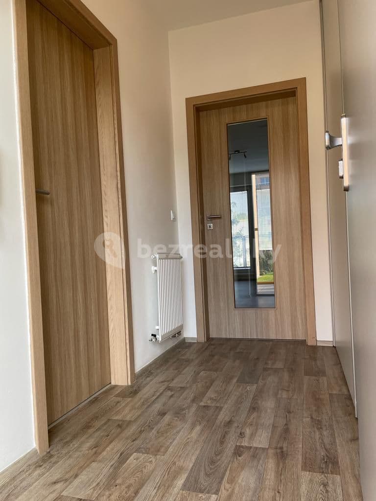 Pronájem bytu 1+kk 35 m², Jana Hrubého, Pardubice, Pardubický kraj Pronájem bytu 1+kk 35 m², Jana Hrubého, Pardubice, Pardubický kraj
