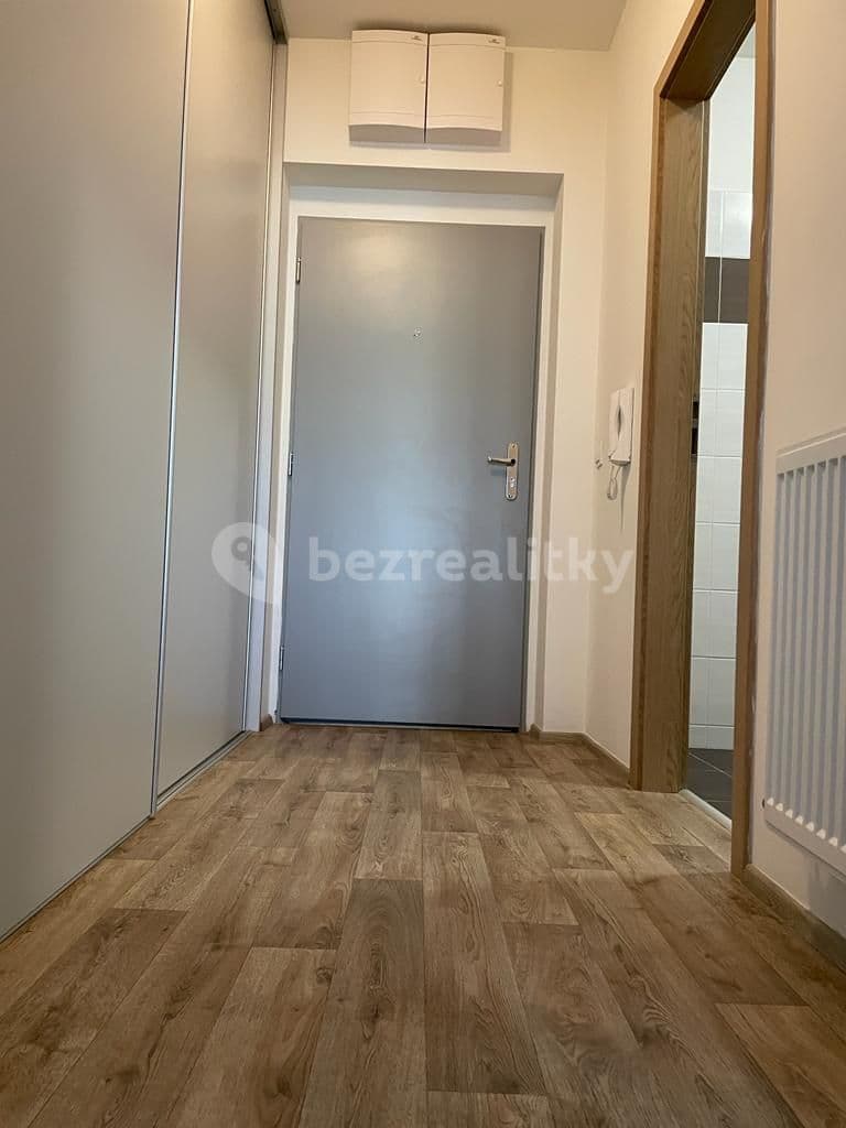 Pronájem bytu 1+kk 35 m², Jana Hrubého, Pardubice, Pardubický kraj Pronájem bytu 1+kk 35 m², Jana Hrubého, Pardubice, Pardubický kraj