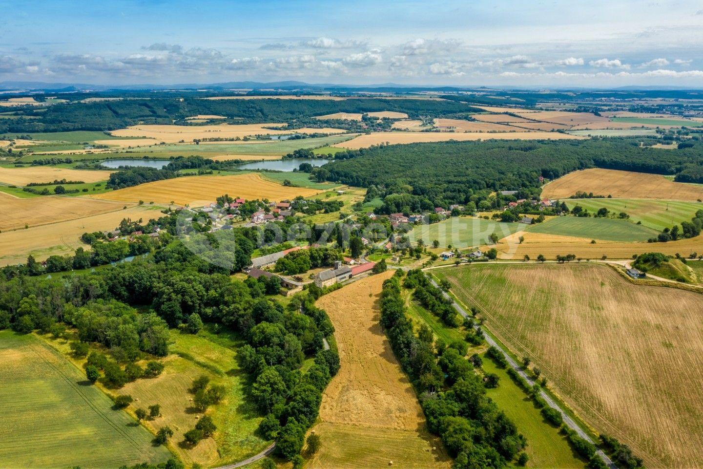 Prodej pozemku 1.810 m², Ujkovice, Středočeský kraj
