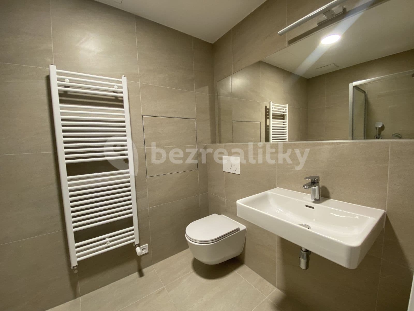 Pronájem bytu 1+kk 33 m², Střední, Brno, Jihomoravský kraj Pronájem bytu 1+kk 33 m², Střední, Brno, Jihomoravský kraj