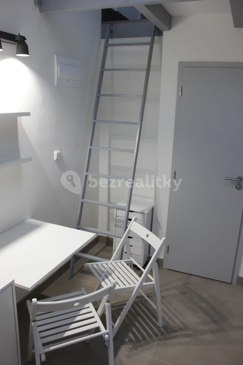 Pronájem bytu Garsoniéra 18 m², Družstevní, Kněževes, Středočeský kraj Pronájem bytu Garsoniéra 18 m², Družstevní, Kněževes, Středočeský kraj