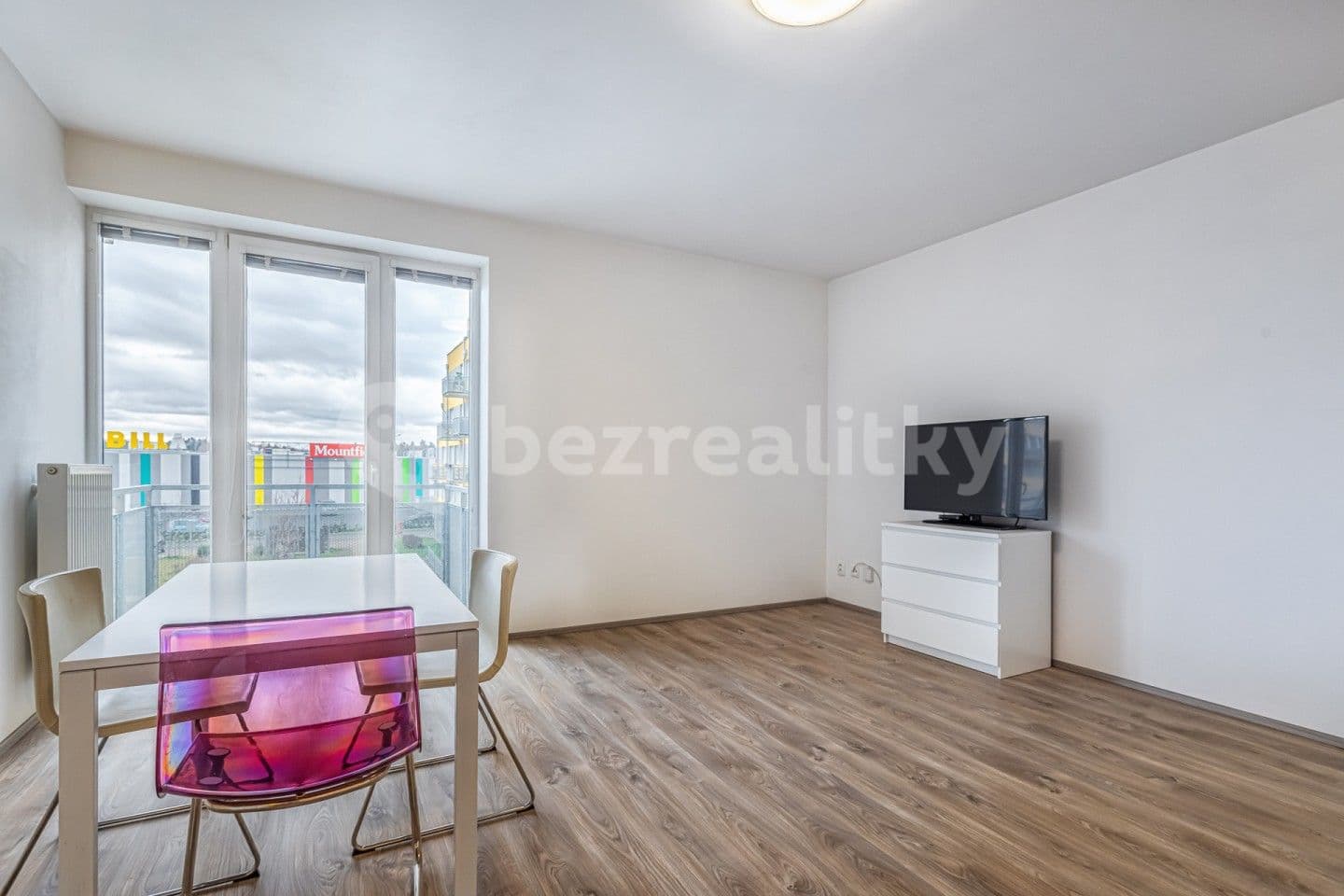 Pronájem bytu 2+kk 52 m², Jaroslava Holečka, Kladno, Středočeský kraj Pronájem bytu 2+kk 52 m², Jaroslava Holečka, Kladno, Středočeský kraj
