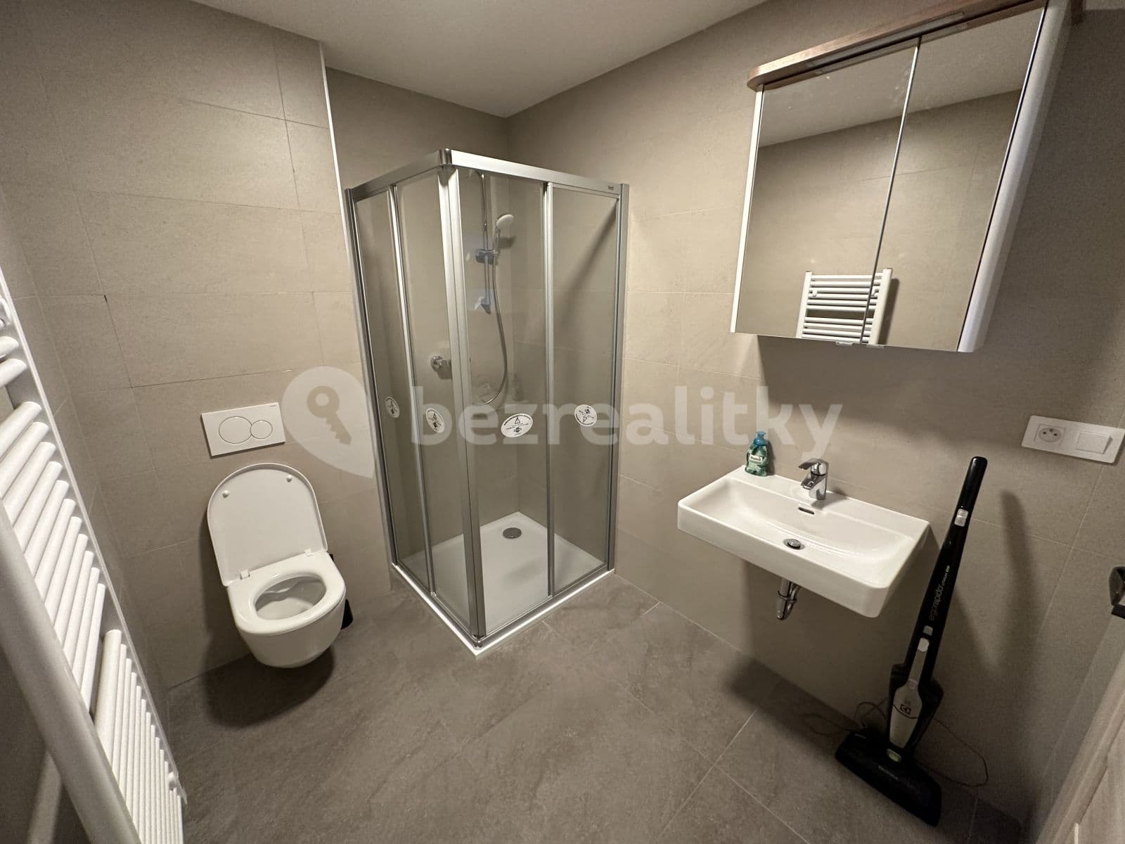 Pronájem bytu 1+kk 38 m², Praha, Praha Pronájem bytu 1+kk 38 m², Praha, Praha