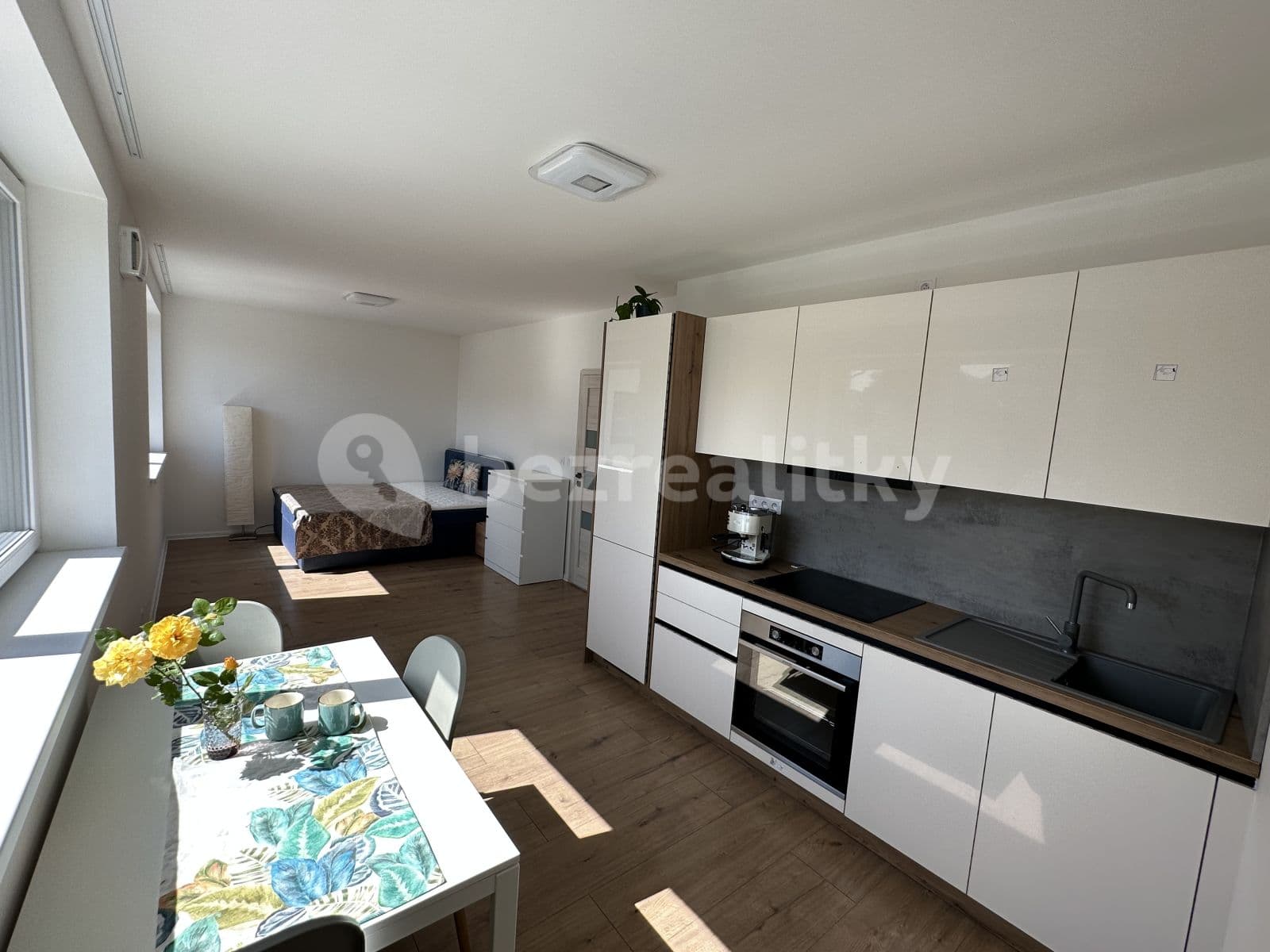 Pronájem bytu 1+kk 38 m², Praha, Praha Pronájem bytu 1+kk 38 m², Praha, Praha