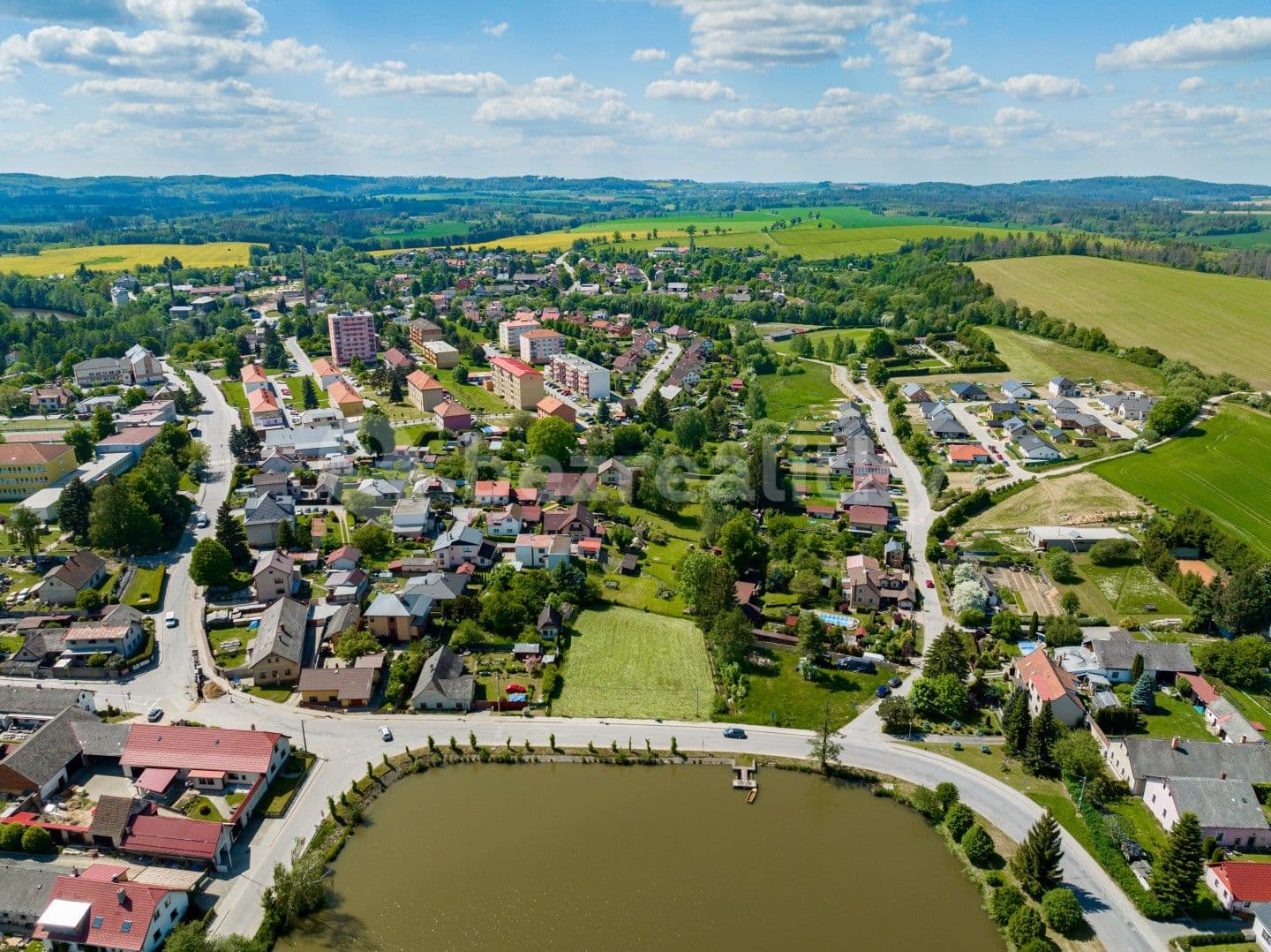 Prodej pozemku 1.628 m², Dobronín, Kraj Vysočina