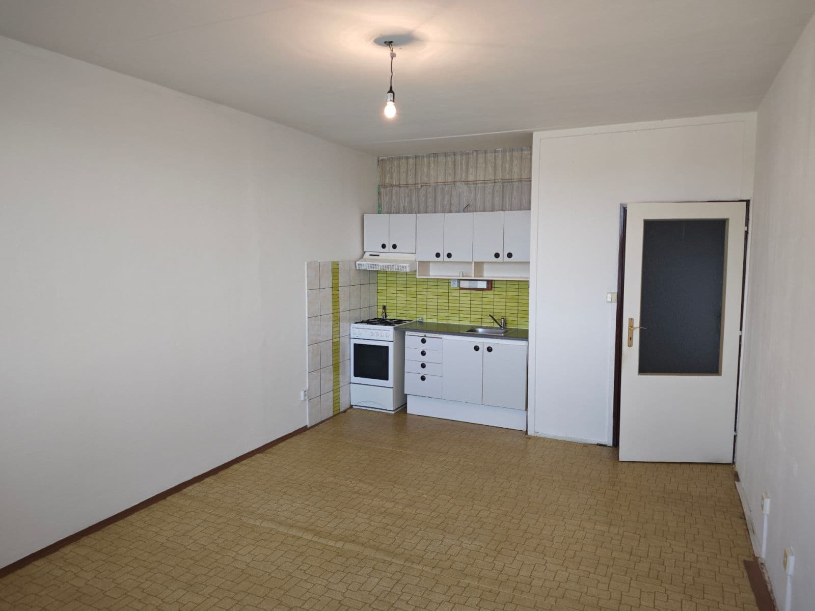 Pronájem bytu 2+kk 45 m², třída Edvarda Beneše, Hradec Králové, Královéhradecký kraj Pronájem bytu 2+kk 45 m², třída Edvarda Beneše, Hradec Králové, Královéhradecký kraj