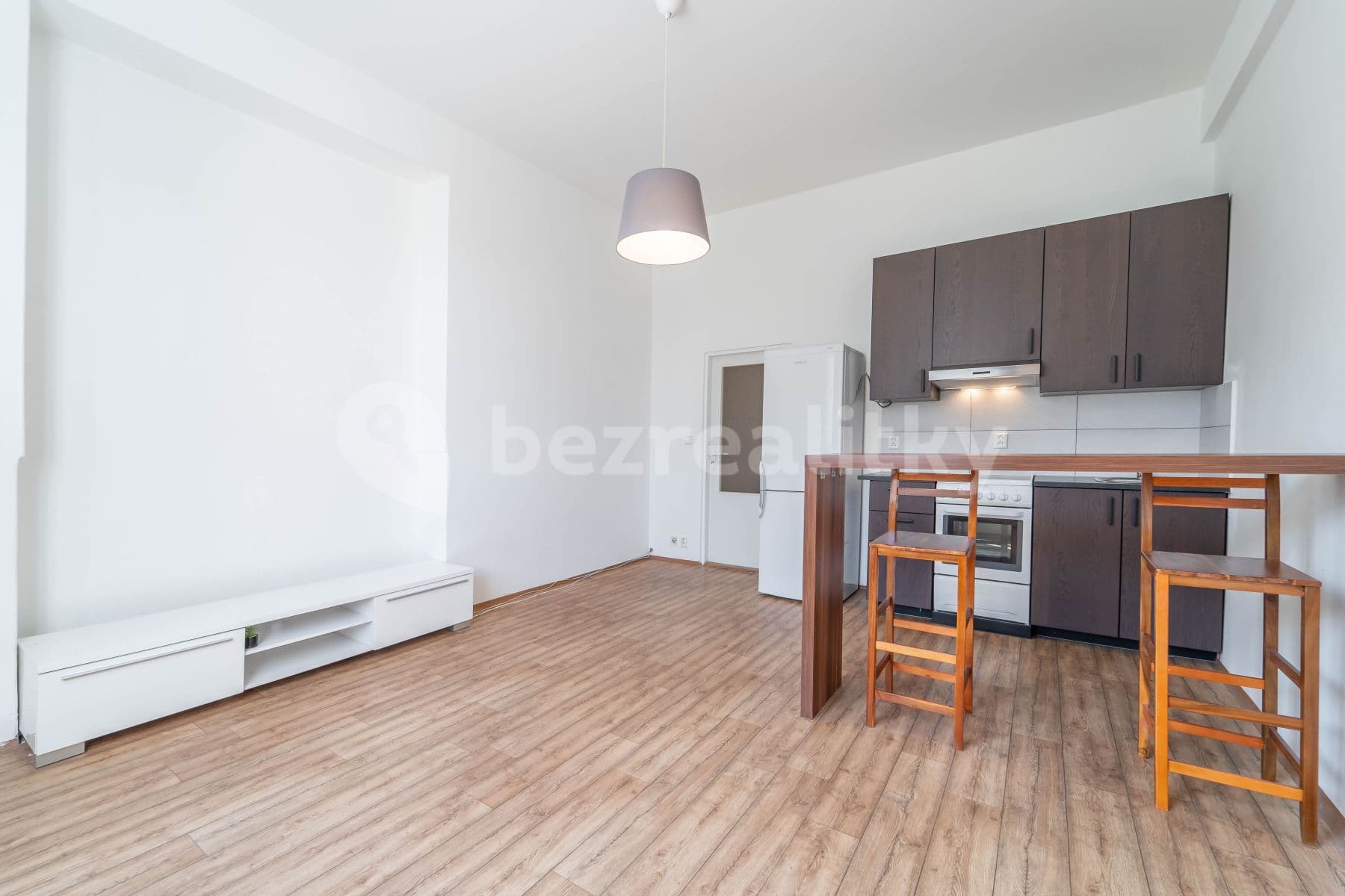 Pronájem bytu 1+kk 30 m², 28. pluku, Praha, Praha Pronájem bytu 1+kk 30 m², 28. pluku, Praha, Praha