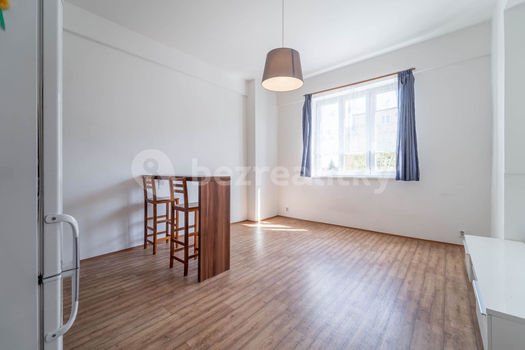 Pronájem bytu 1+kk 30 m², 28. pluku, Praha, Praha Pronájem bytu 1+kk 30 m², 28. pluku, Praha, Praha