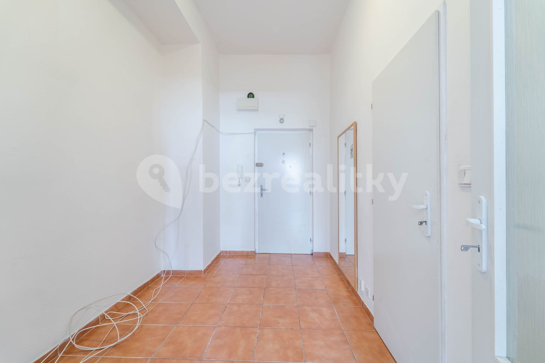 Pronájem bytu 1+kk 30 m², 28. pluku, Praha, Praha Pronájem bytu 1+kk 30 m², 28. pluku, Praha, Praha