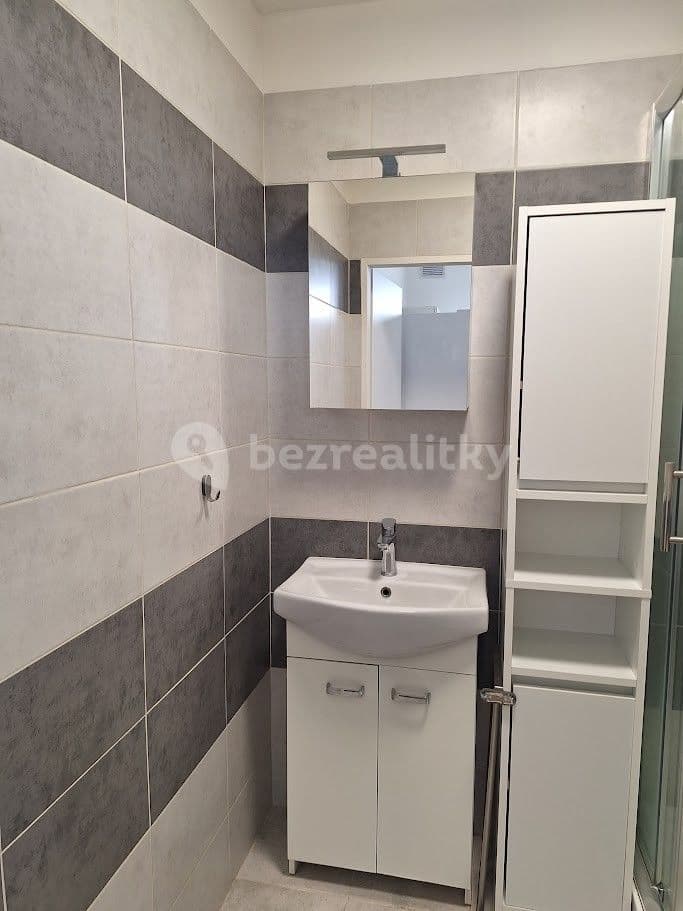 Pronájem bytu 1+1 55 m², Komenského náměstí, Říčany, Středočeský kraj Pronájem bytu 1+1 55 m², Komenského náměstí, Říčany, Středočeský kraj