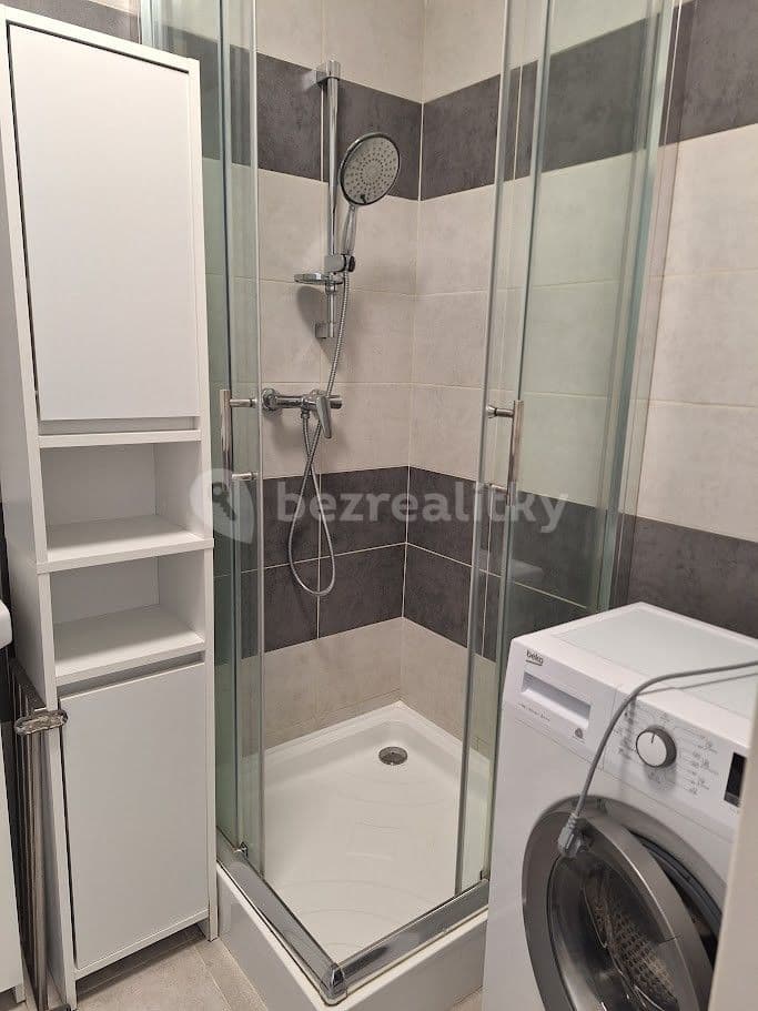 Pronájem bytu 1+1 55 m², Komenského náměstí, Říčany, Středočeský kraj Pronájem bytu 1+1 55 m², Komenského náměstí, Říčany, Středočeský kraj