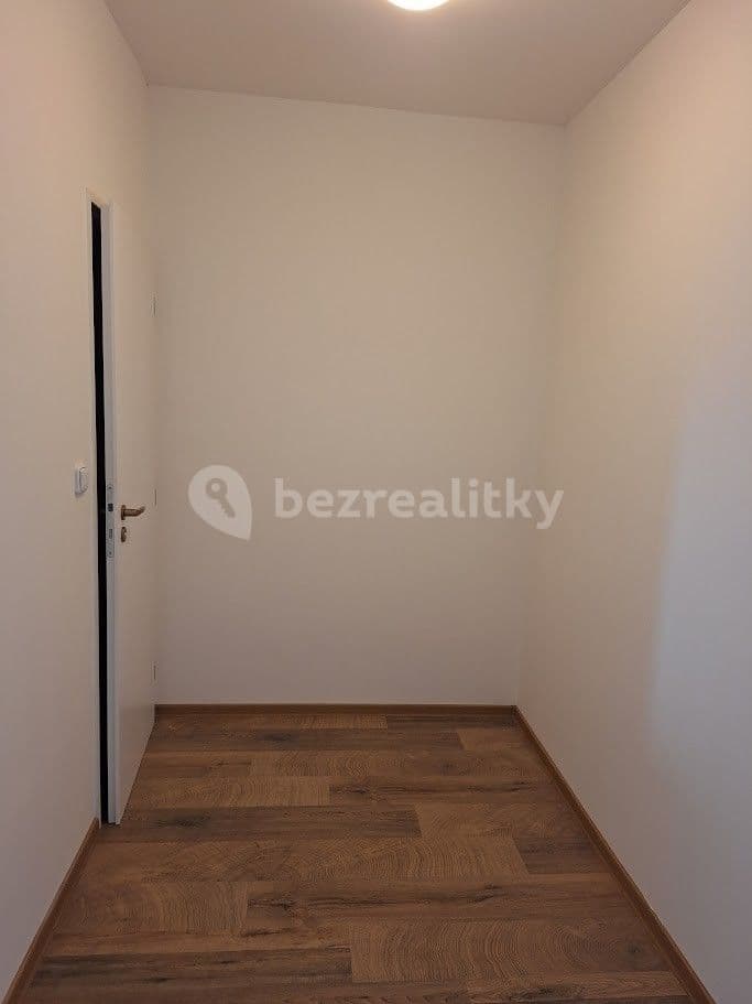Pronájem bytu 1+1 55 m², Komenského náměstí, Říčany, Středočeský kraj Pronájem bytu 1+1 55 m², Komenského náměstí, Říčany, Středočeský kraj