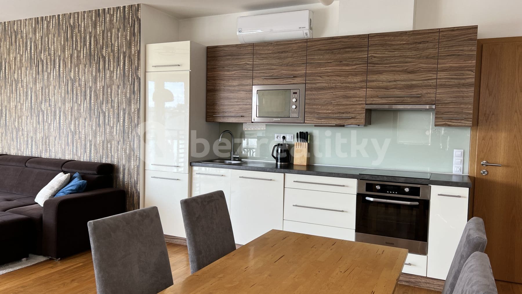 Pronájem bytu 3+kk 102 m², Mokropeská, Černošice, Středočeský kraj Pronájem bytu 3+kk 102 m², Mokropeská, Černošice, Středočeský kraj