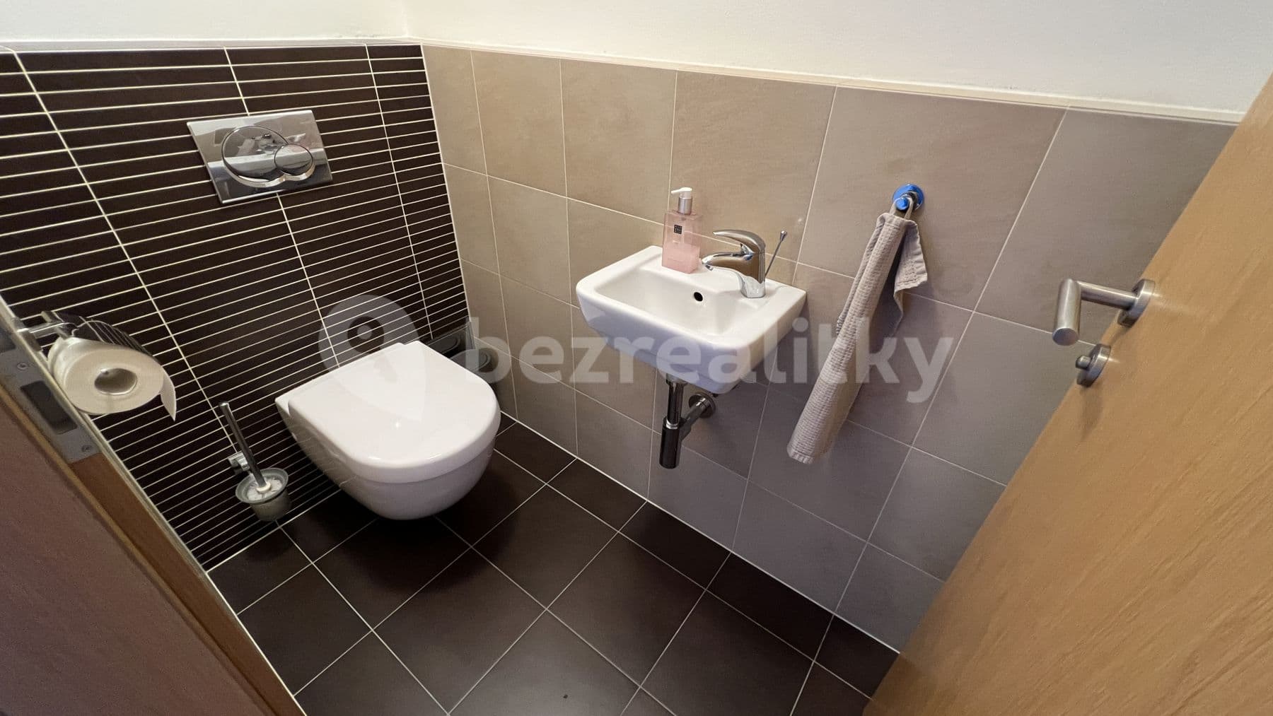 Pronájem bytu 3+kk 102 m², Mokropeská, Černošice, Středočeský kraj Pronájem bytu 3+kk 102 m², Mokropeská, Černošice, Středočeský kraj