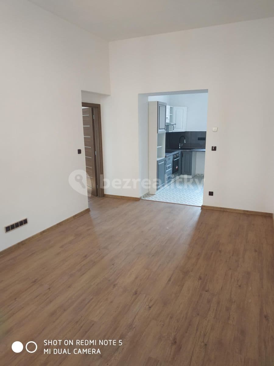 Pronájem bytu 4+1 100 m², Nádražní, Sedlčany, Středočeský kraj Pronájem bytu 4+1 100 m², Nádražní, Sedlčany, Středočeský kraj