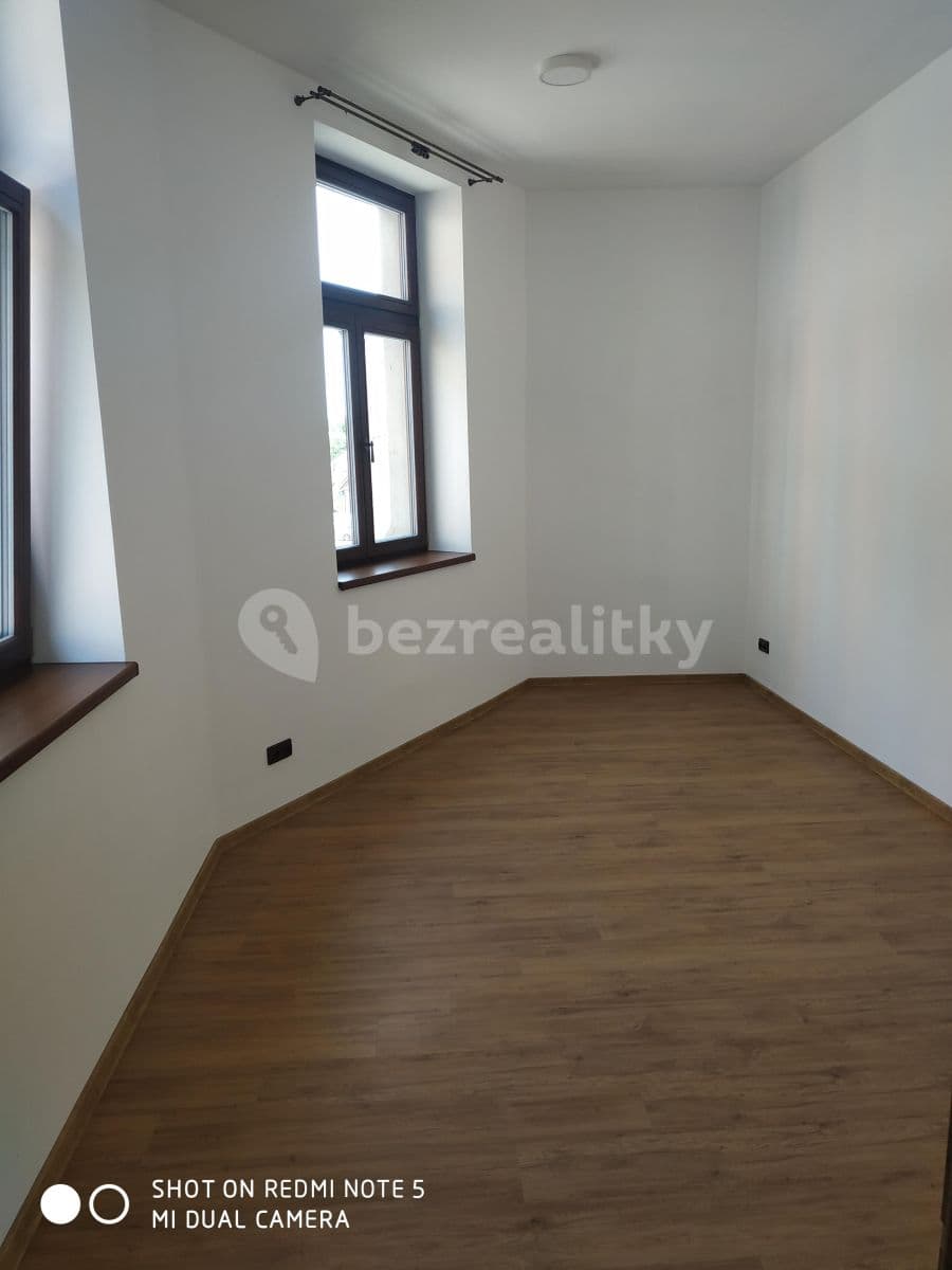 Pronájem bytu 4+1 100 m², Nádražní, Sedlčany, Středočeský kraj Pronájem bytu 4+1 100 m², Nádražní, Sedlčany, Středočeský kraj