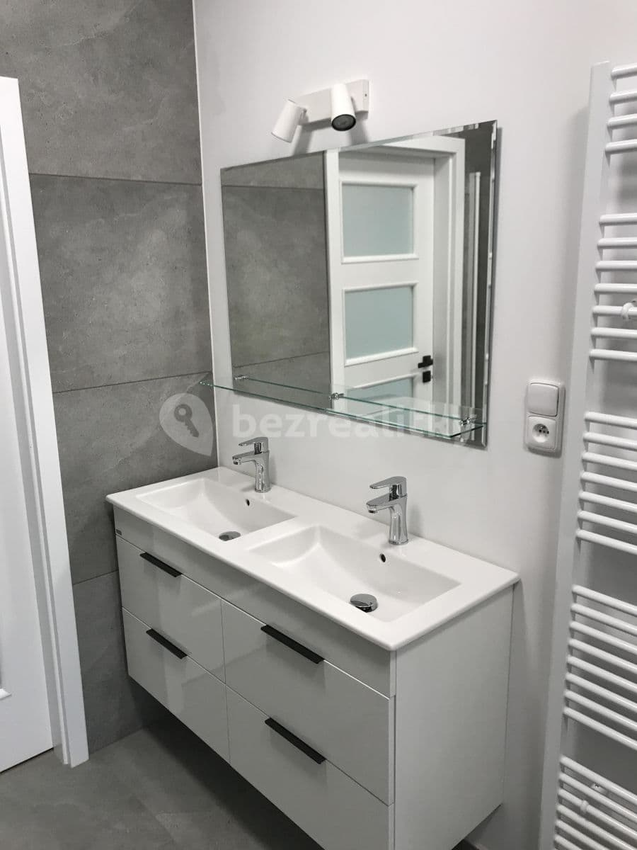 Pronájem domu 958 m², pozemek 958 m², Malá Hraštice, Středočeský kraj Pronájem domu 958 m², pozemek 958 m², Malá Hraštice, Středočeský kraj
