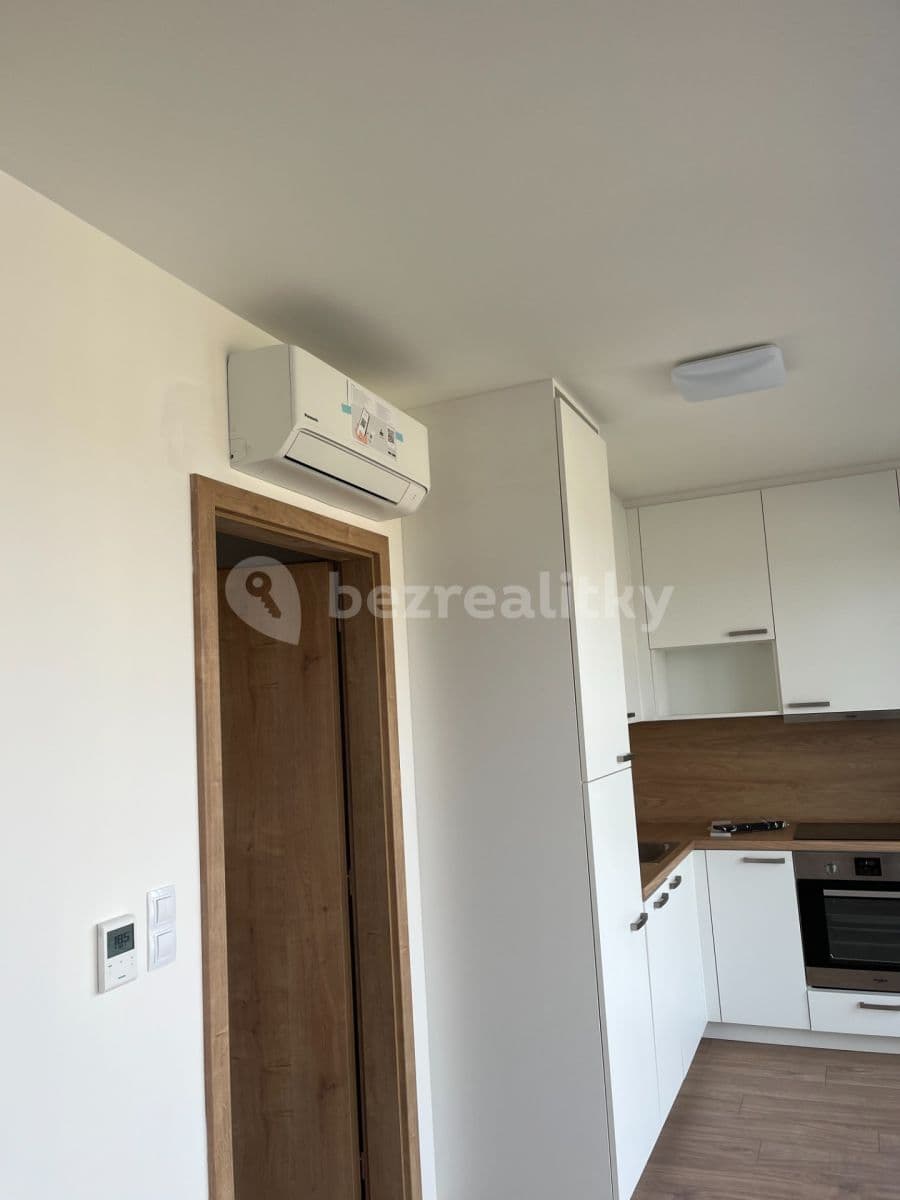 Pronájem bytu 1+kk 51 m², Dělnická, Praha, Praha Pronájem bytu 1+kk 51 m², Dělnická, Praha, Praha