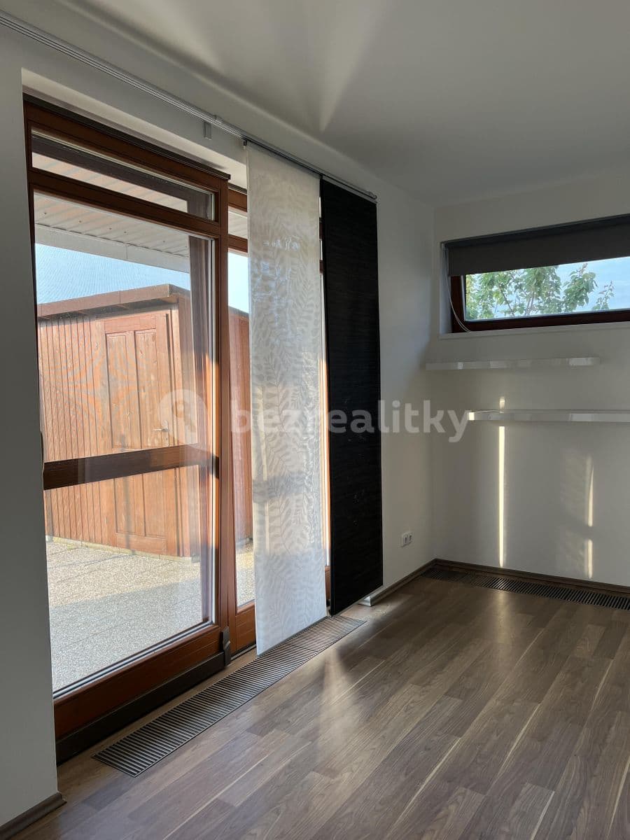 Pronájem bytu 2+kk 52 m², Polní, Veleň, Středočeský kraj Pronájem bytu 2+kk 52 m², Polní, Veleň, Středočeský kraj