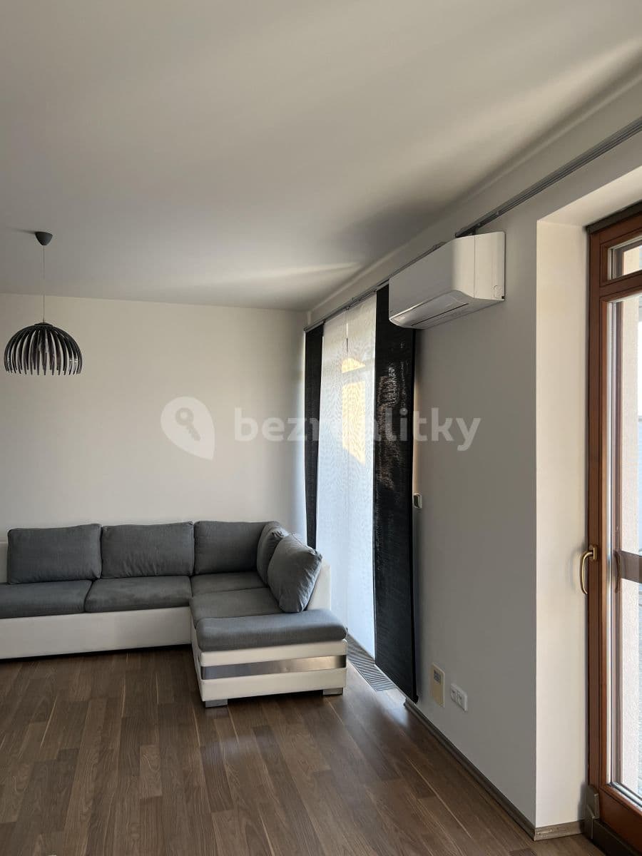 Pronájem bytu 2+kk 52 m², Polní, Veleň, Středočeský kraj Pronájem bytu 2+kk 52 m², Polní, Veleň, Středočeský kraj