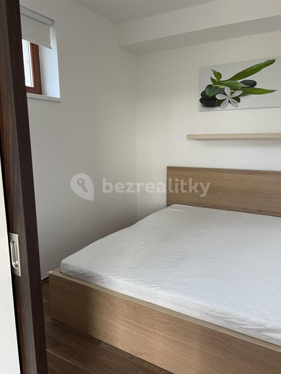 Pronájem bytu 2+kk 52 m², Polní, Veleň, Středočeský kraj Pronájem bytu 2+kk 52 m², Polní, Veleň, Středočeský kraj