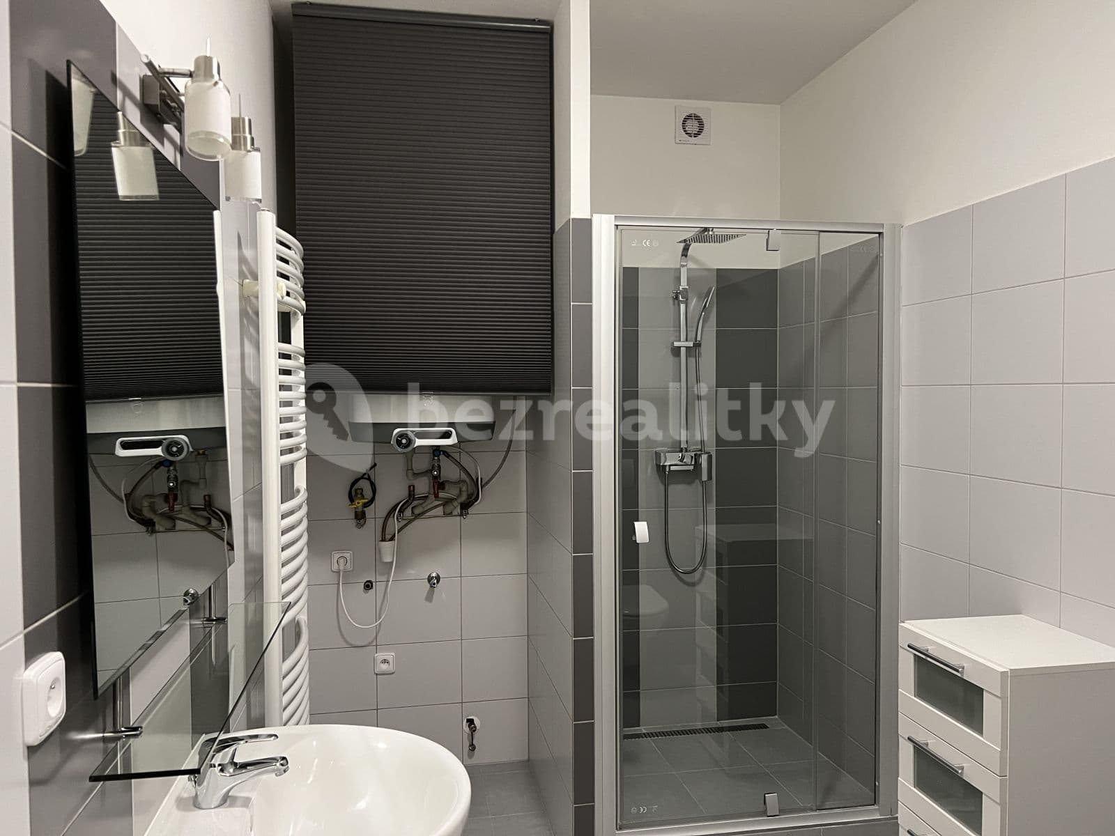 Pronájem bytu 2+kk 52 m², Polní, Veleň, Středočeský kraj Pronájem bytu 2+kk 52 m², Polní, Veleň, Středočeský kraj