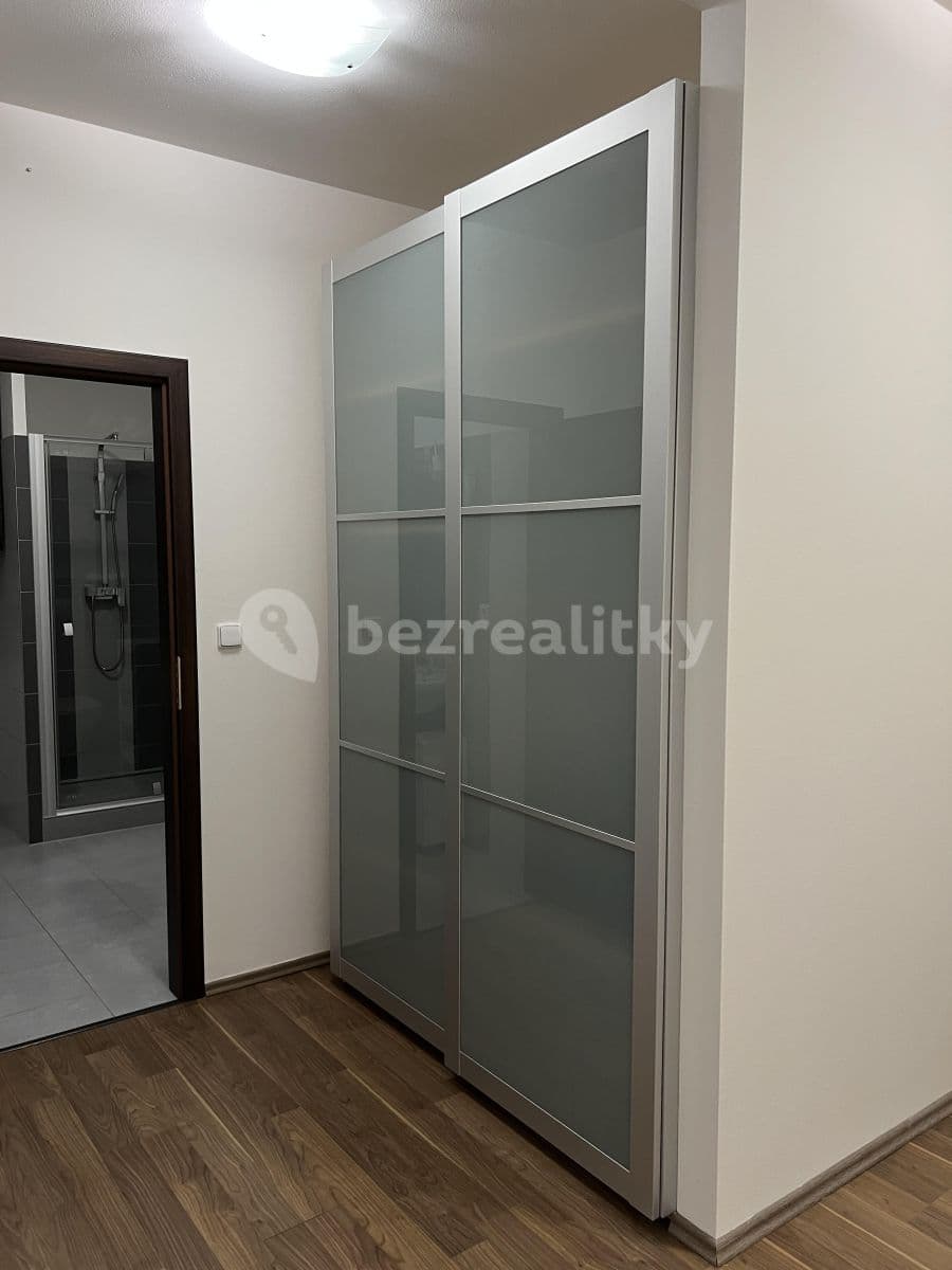 Pronájem bytu 2+kk 52 m², Polní, Veleň, Středočeský kraj Pronájem bytu 2+kk 52 m², Polní, Veleň, Středočeský kraj