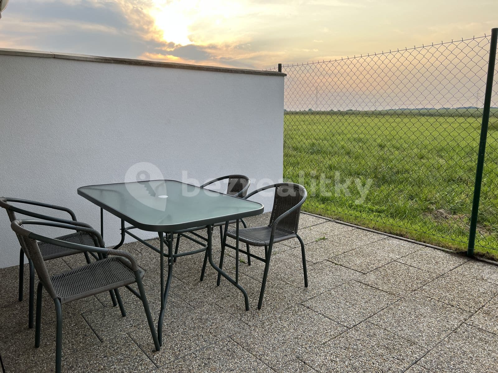 Pronájem bytu 2+kk 52 m², Polní, Veleň, Středočeský kraj Pronájem bytu 2+kk 52 m², Polní, Veleň, Středočeský kraj