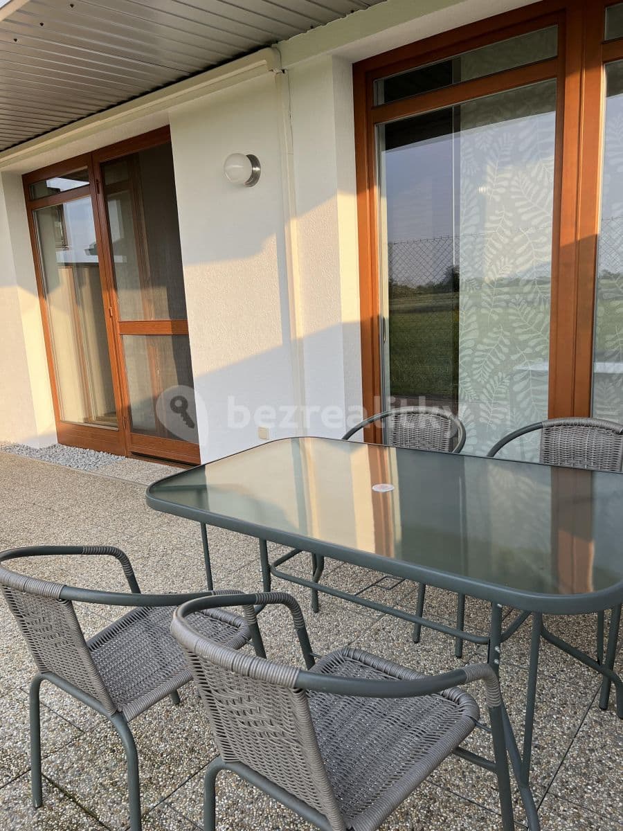 Pronájem bytu 2+kk 52 m², Polní, Veleň, Středočeský kraj Pronájem bytu 2+kk 52 m², Polní, Veleň, Středočeský kraj