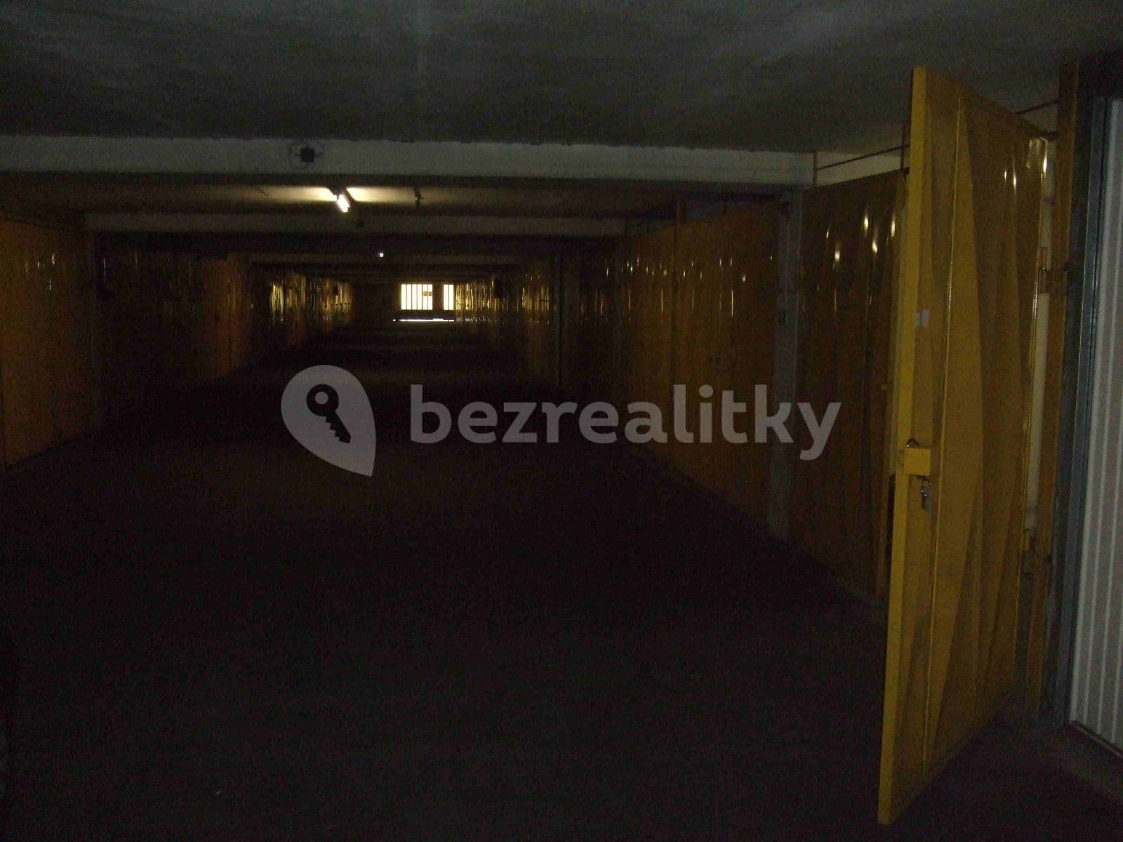 Pronájem garáže 20 m², U Slovanky, Praha, Praha Pronájem garáže 20 m², U Slovanky, Praha, Praha