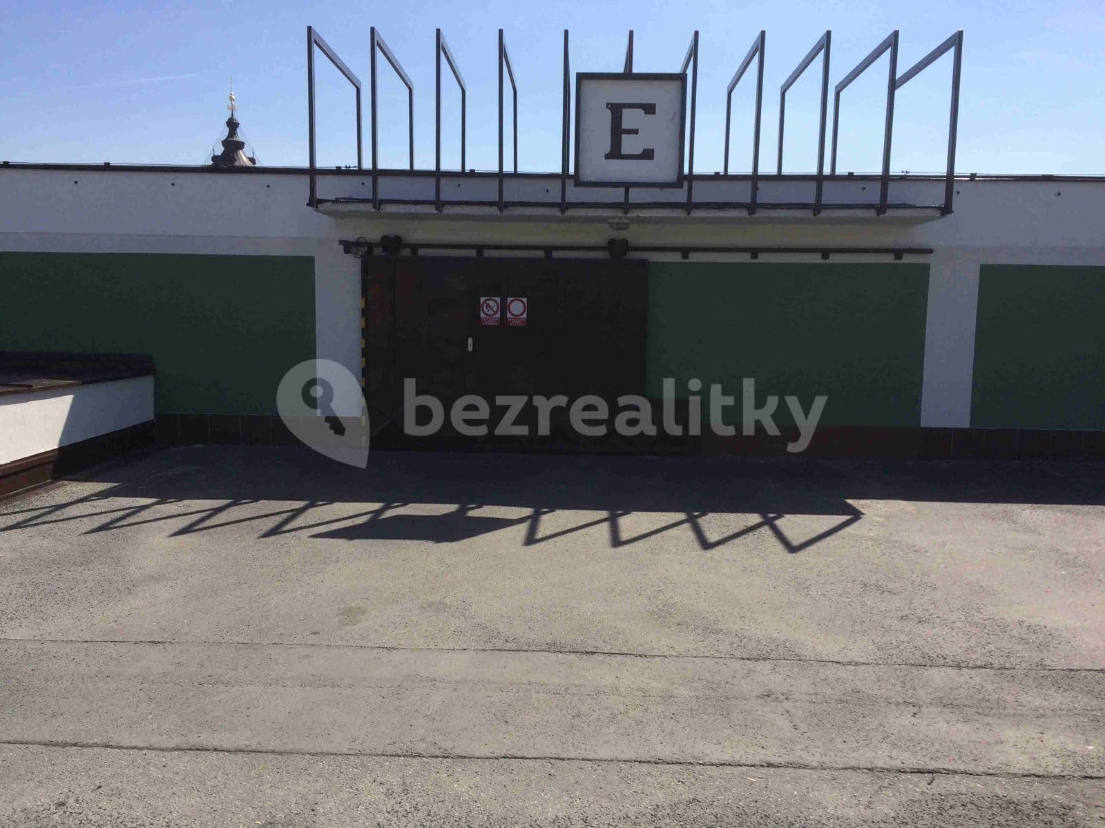 Pronájem garáže 20 m², U Slovanky, Praha, Praha Pronájem garáže 20 m², U Slovanky, Praha, Praha