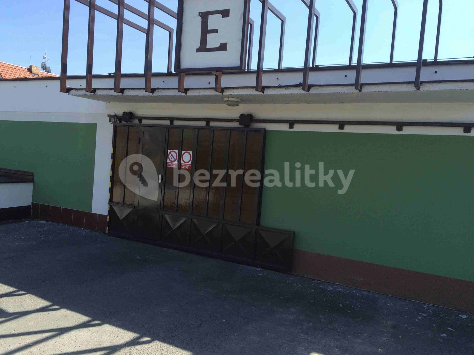 Pronájem garáže 20 m², U Slovanky, Praha, Praha Pronájem garáže 20 m², U Slovanky, Praha, Praha