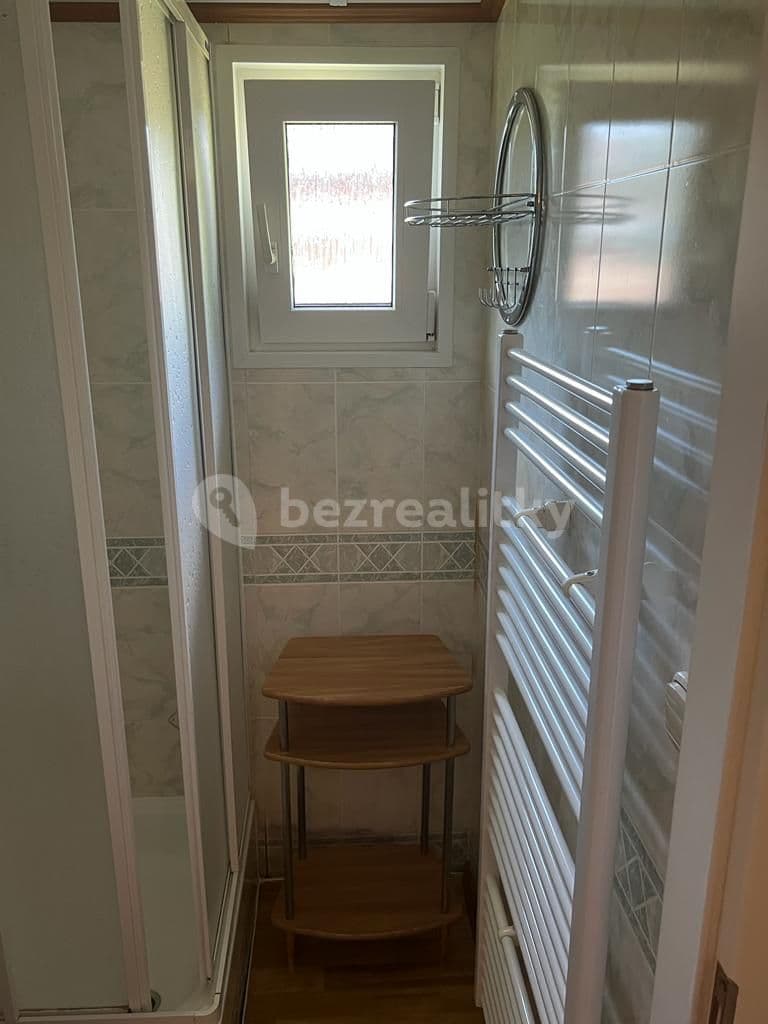 Pronájem domu 40 m², pozemek 1.100 m², Nový Vestec, Středočeský kraj Pronájem domu 40 m², pozemek 1.100 m², Nový Vestec, Středočeský kraj