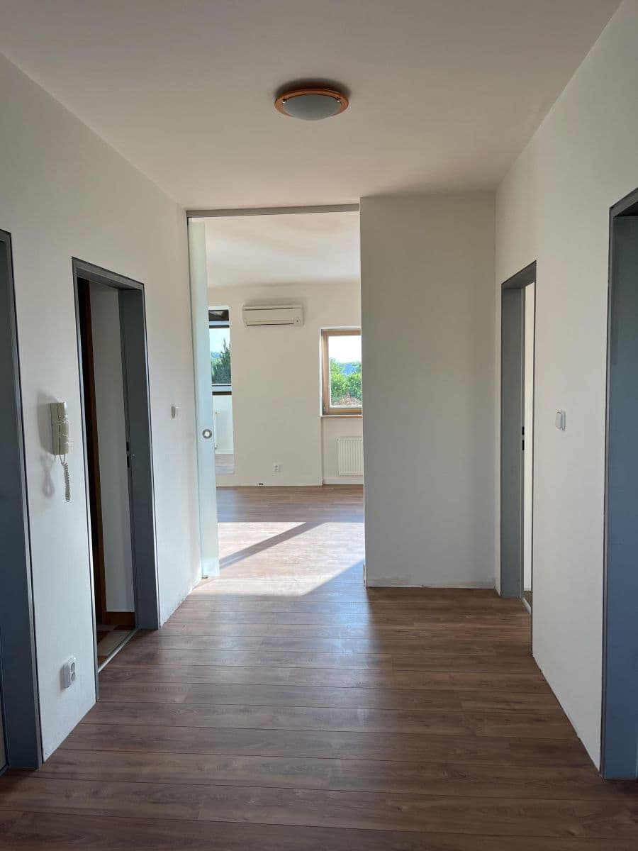 Pronájem bytu 3+kk 85 m², Červená Skála, Husinec, Středočeský kraj Pronájem bytu 3+kk 85 m², Červená Skála, Husinec, Středočeský kraj