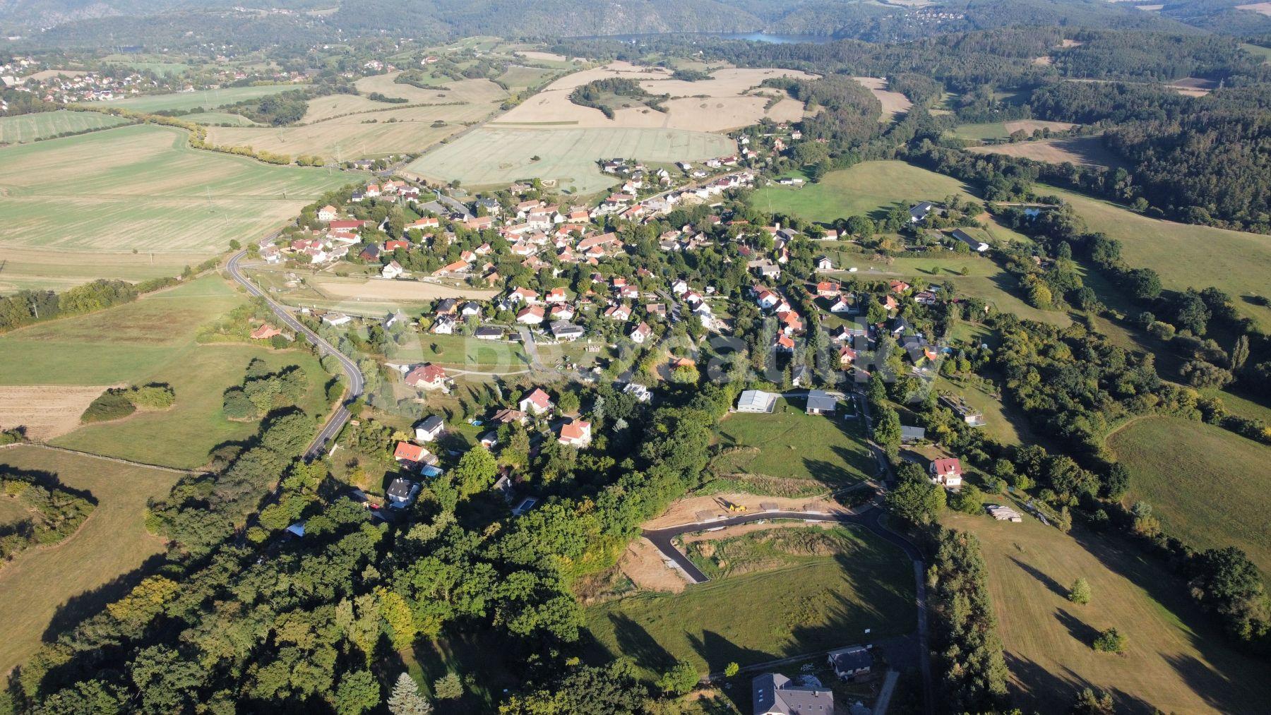 Prodej pozemku 1.243 m², Buš, Středočeský kraj