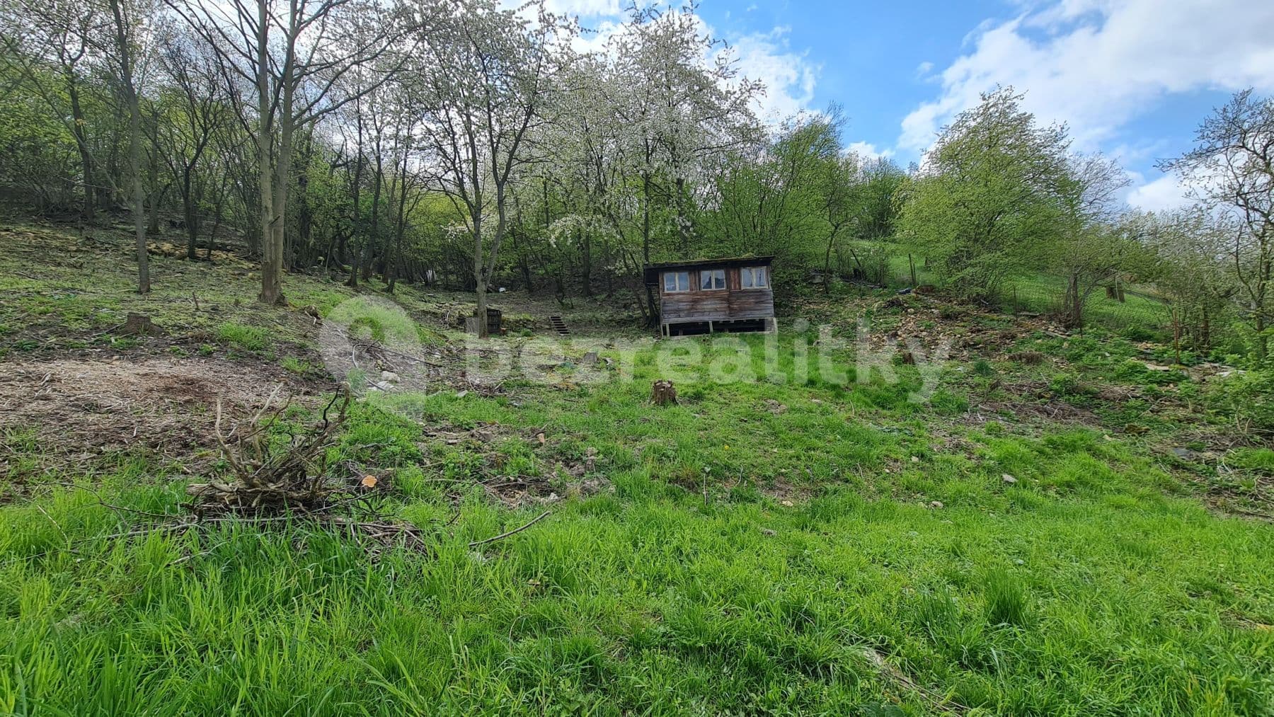 Prodej pozemku 2.080 m², Velké Žernoseky, Ústecký kraj