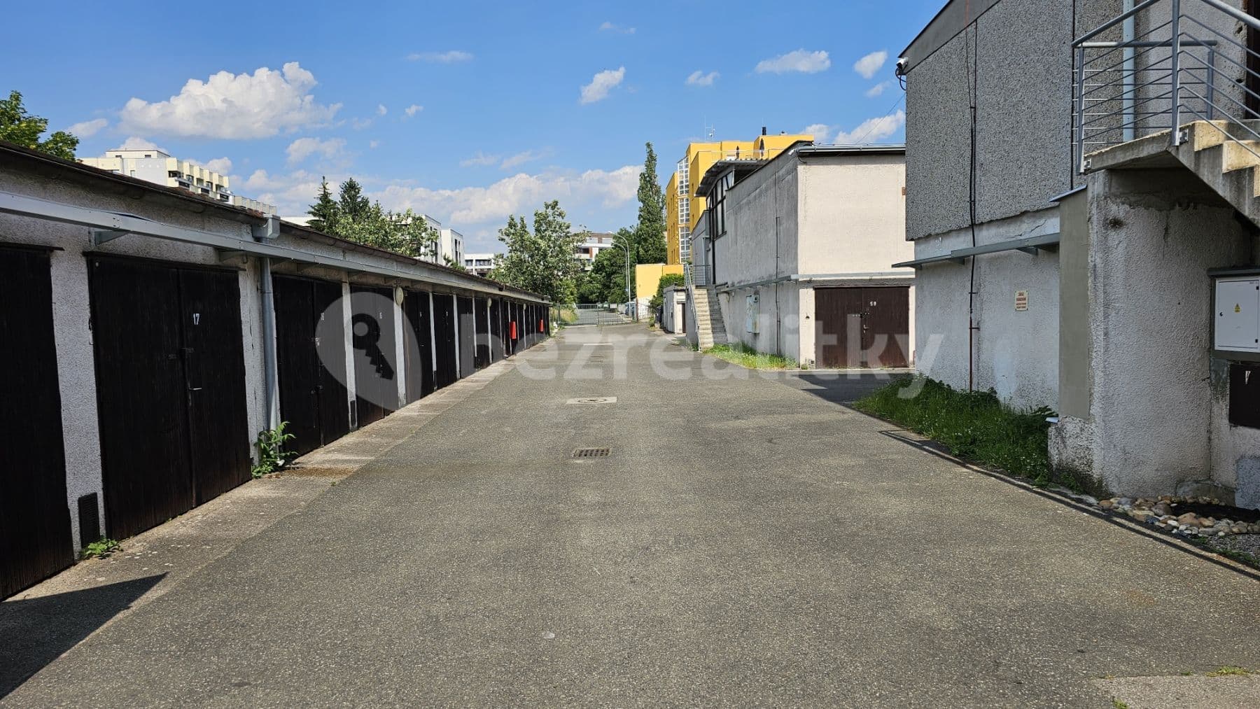 Pronájem garáže 20 m², Bohuslava Martinů, Praha, Praha Pronájem garáže 20 m², Bohuslava Martinů, Praha, Praha