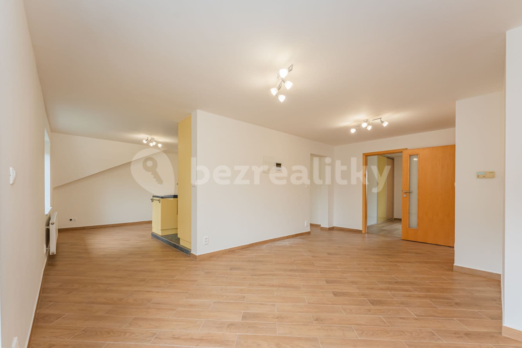 Pronájem bytu 3+1 398 m², V Rybníčkách, Praha, Praha Pronájem bytu 3+1 398 m², V Rybníčkách, Praha, Praha