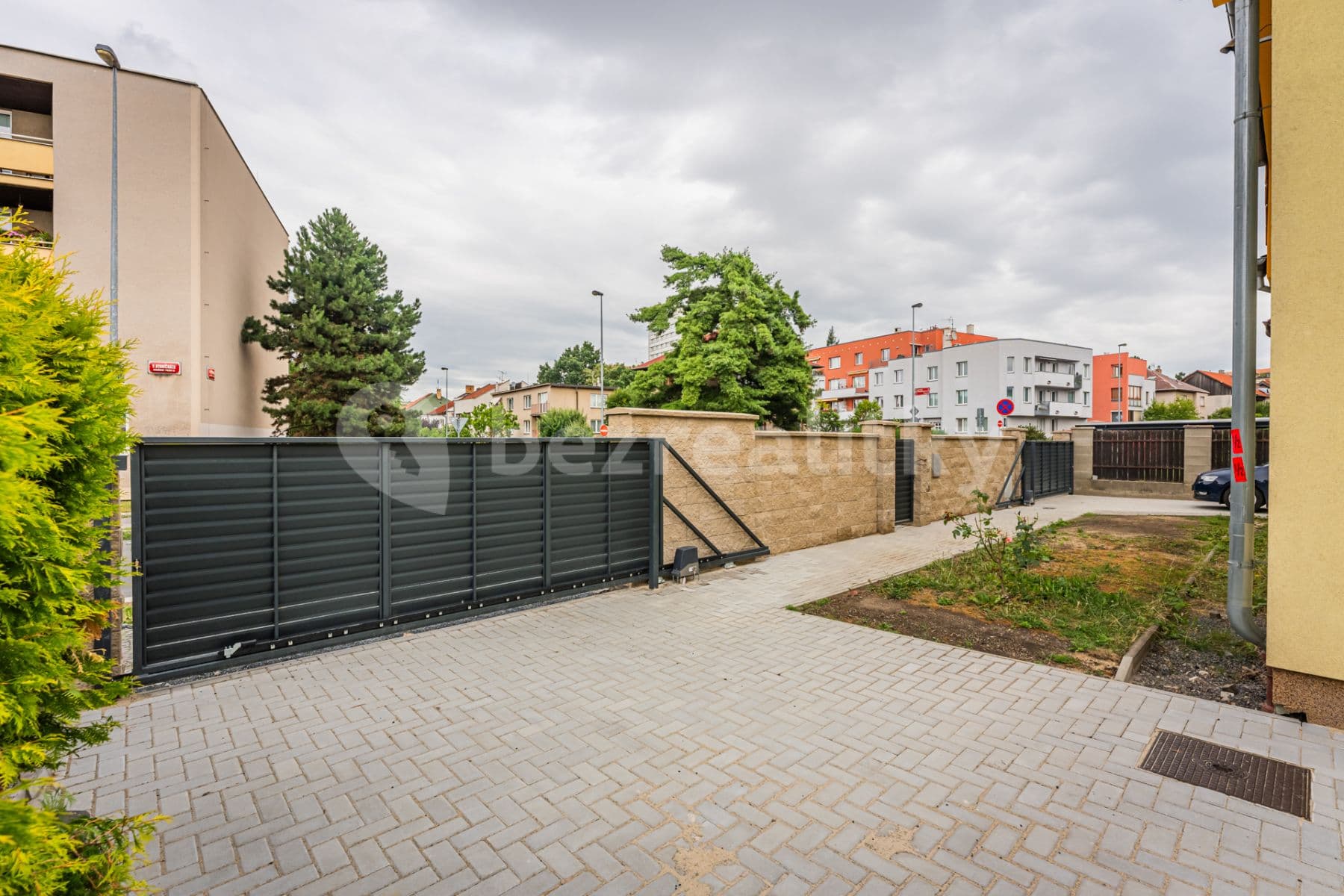 Pronájem bytu 3+1 398 m², V Rybníčkách, Praha, Praha Pronájem bytu 3+1 398 m², V Rybníčkách, Praha, Praha