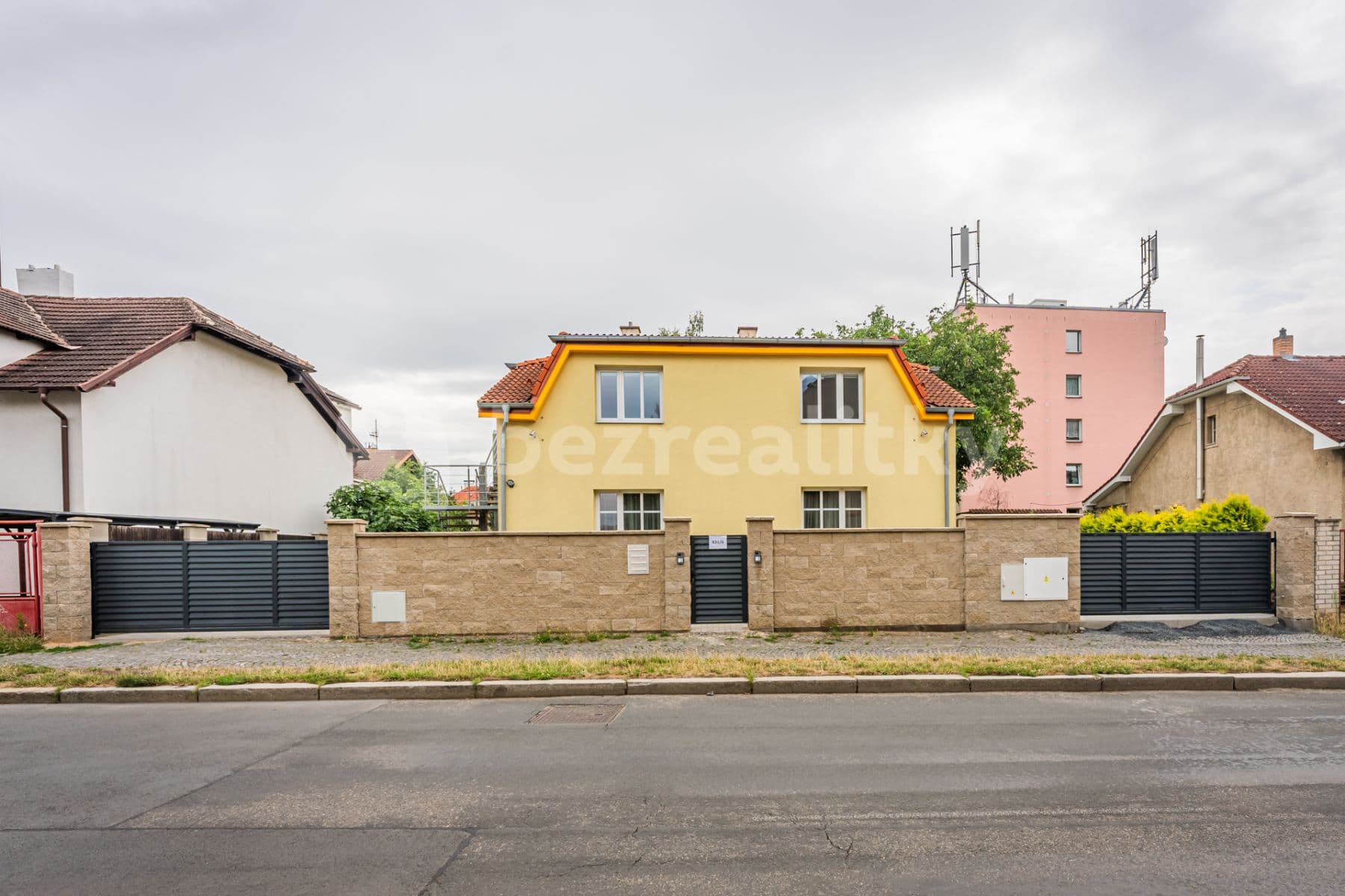 Pronájem bytu 3+1 398 m², V Rybníčkách, Praha, Praha Pronájem bytu 3+1 398 m², V Rybníčkách, Praha, Praha
