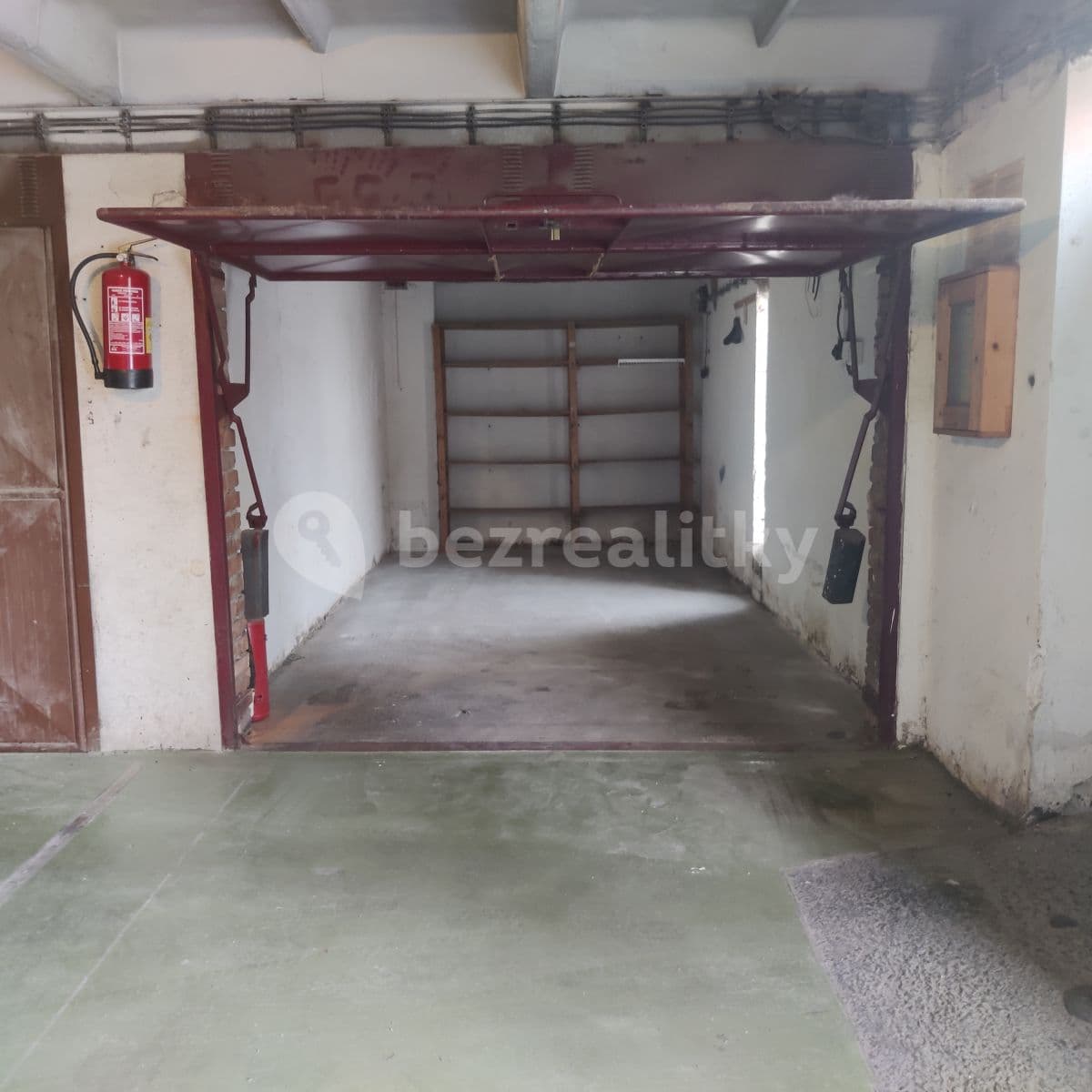 Pronájem garáže 18 m², Bellevue, Kladno, Středočeský kraj Pronájem garáže 18 m², Bellevue, Kladno, Středočeský kraj