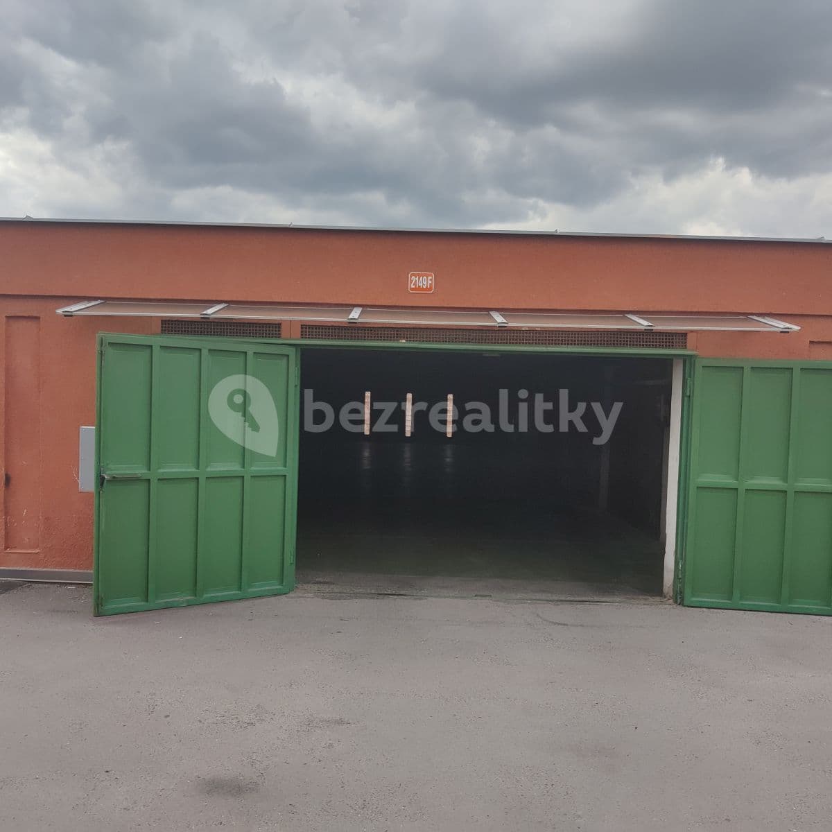 Pronájem garáže 18 m², Bellevue, Kladno, Středočeský kraj Pronájem garáže 18 m², Bellevue, Kladno, Středočeský kraj