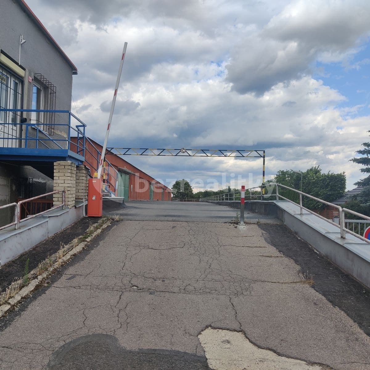 Pronájem garáže 18 m², Bellevue, Kladno, Středočeský kraj Pronájem garáže 18 m², Bellevue, Kladno, Středočeský kraj