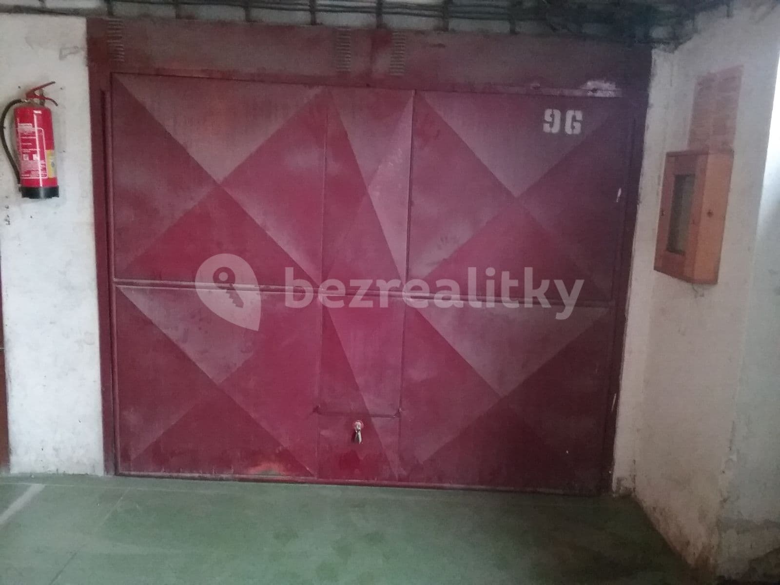 Pronájem garáže 18 m², Bellevue, Kladno, Středočeský kraj Pronájem garáže 18 m², Bellevue, Kladno, Středočeský kraj