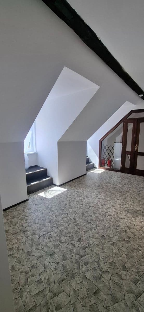 Pronájem bytu 3+kk 110 m², náměstí Smiřických, Kostelec nad Černými lesy, Středočeský kraj Pronájem bytu 3+kk 110 m², náměstí Smiřických, Kostelec nad Černými lesy, Středočeský kraj