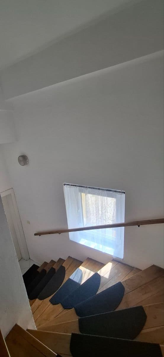 Pronájem bytu 3+kk 110 m², náměstí Smiřických, Kostelec nad Černými lesy, Středočeský kraj Pronájem bytu 3+kk 110 m², náměstí Smiřických, Kostelec nad Černými lesy, Středočeský kraj