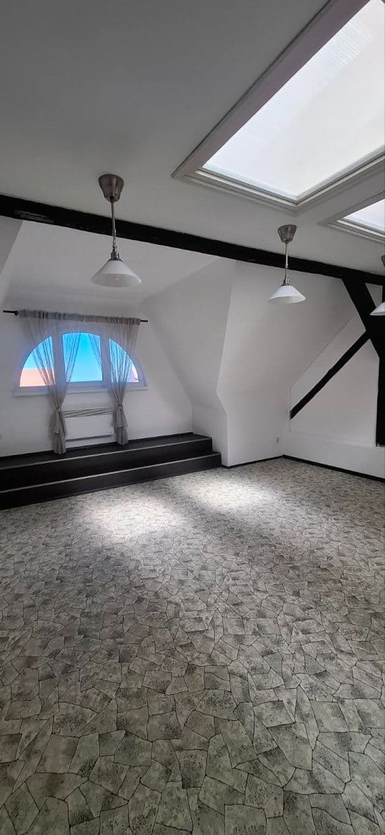 Pronájem bytu 3+kk 110 m², náměstí Smiřických, Kostelec nad Černými lesy, Středočeský kraj Pronájem bytu 3+kk 110 m², náměstí Smiřických, Kostelec nad Černými lesy, Středočeský kraj