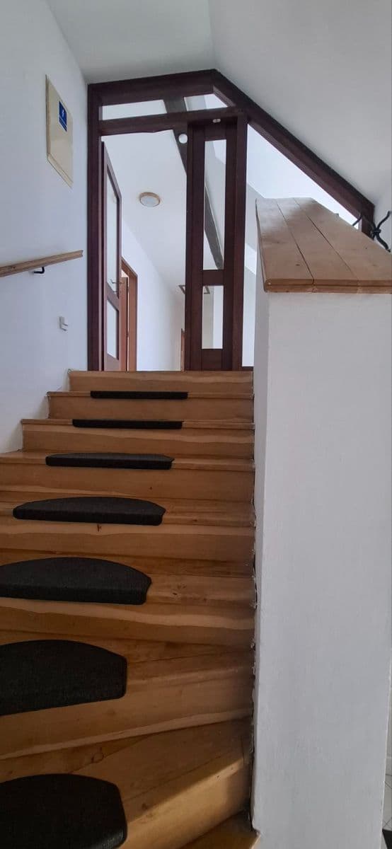 Pronájem bytu 3+kk 110 m², náměstí Smiřických, Kostelec nad Černými lesy, Středočeský kraj Pronájem bytu 3+kk 110 m², náměstí Smiřických, Kostelec nad Černými lesy, Středočeský kraj