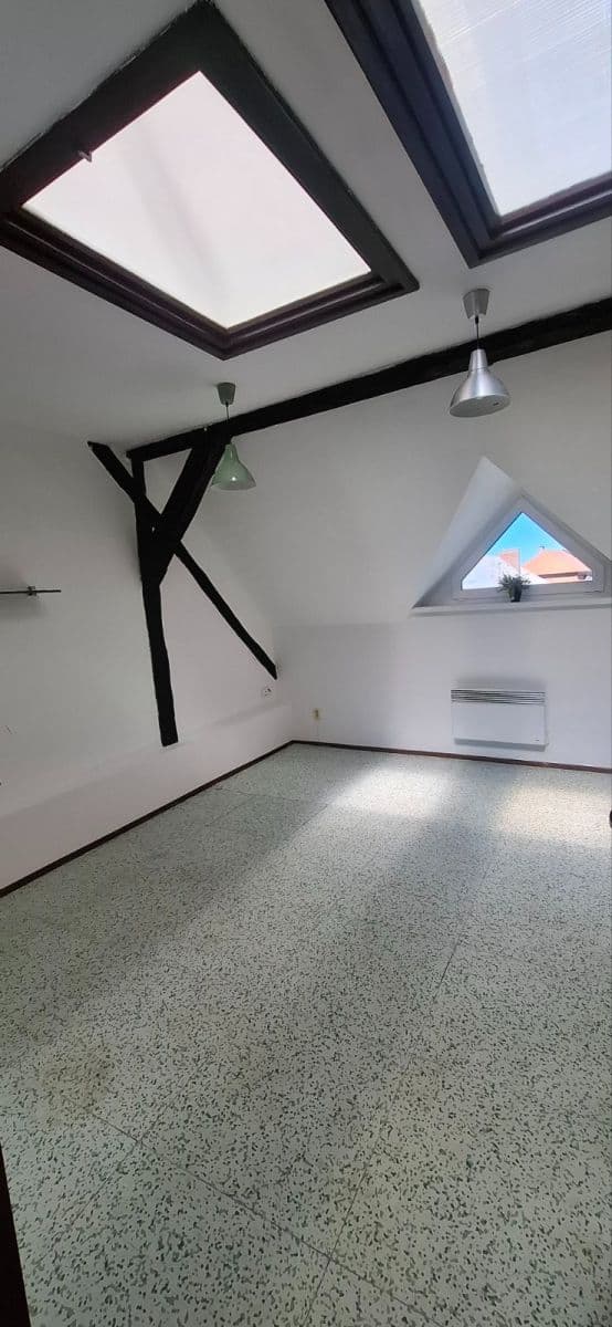 Pronájem bytu 3+kk 110 m², náměstí Smiřických, Kostelec nad Černými lesy, Středočeský kraj Pronájem bytu 3+kk 110 m², náměstí Smiřických, Kostelec nad Černými lesy, Středočeský kraj