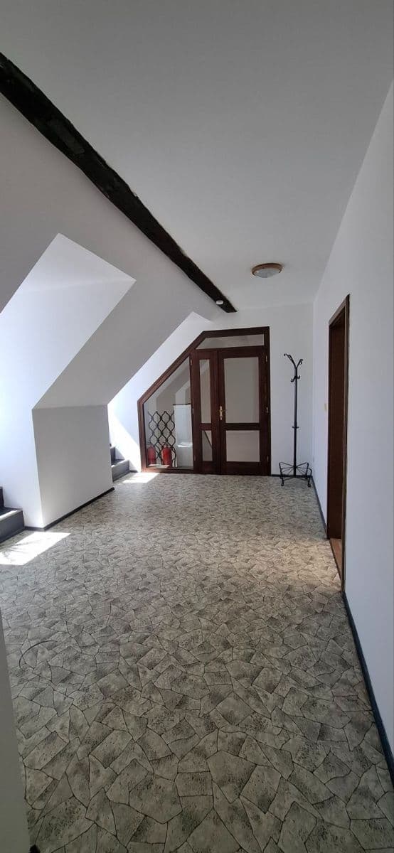 Pronájem bytu 3+kk 110 m², náměstí Smiřických, Kostelec nad Černými lesy, Středočeský kraj Pronájem bytu 3+kk 110 m², náměstí Smiřických, Kostelec nad Černými lesy, Středočeský kraj